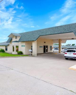Three Rivers Executive Inn & Suites By OYO