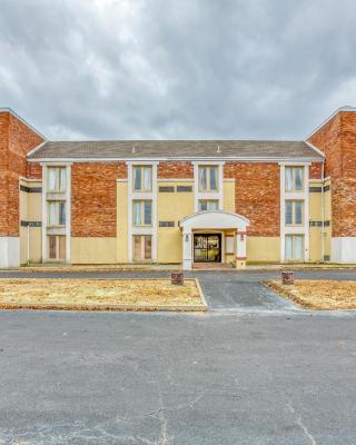 OYO Townhouse Tulsa Woodland Hills