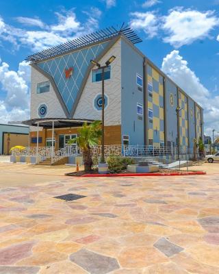 La Vyoma Villas, Westpark Hwy 6