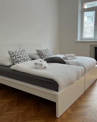 Soukromý pokoj v třípokojovém bytě - Private room in three room flat