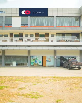 Capital O OYO 785 The Greenhive Hotel