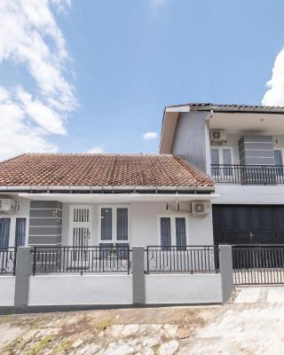 Super OYO 2727 Nareswari Guest House Syariah