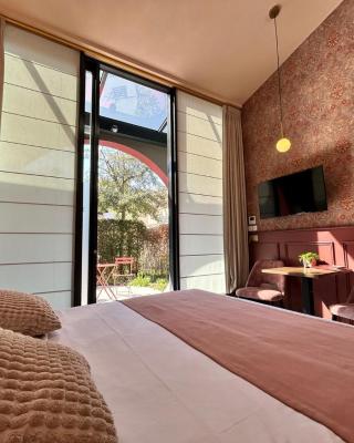 B&B Contrast