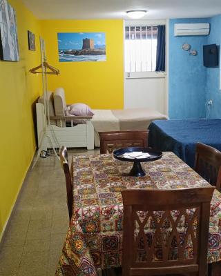 LA TERRAZZA SUL MARE monolocale con terrazza vicino aereoporto&mare SICILIAN VINTAGE STYLE BEACH HOUSE