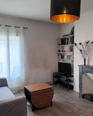 Le Farges-Grande Chambre en colocation- 3 minutes Gare St Roch- LaConciergerieByNina