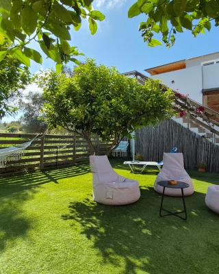 Lemonia Apartment with yard