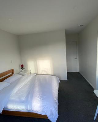 CozyNest4-private entrance and bath