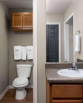 Eagle's Den Suites Kenedy a Travelodge by Wyndham