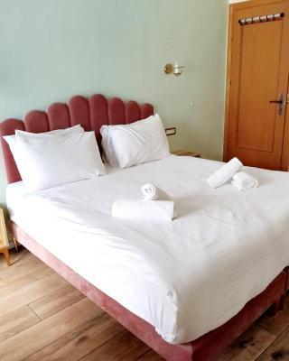 La Perle City Center Rooms