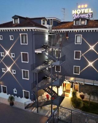 Momi's Hotel