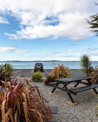 Beachfront Apartment Blackmans Bay