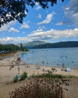 Mobil home près du lac - camping Poney
