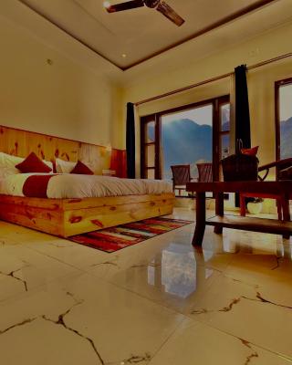 Hotel The SSB - Property of the Year ! Luxury Balcony Rooms ! Mountain View ! Rooftop Cafe ! Big Parking !