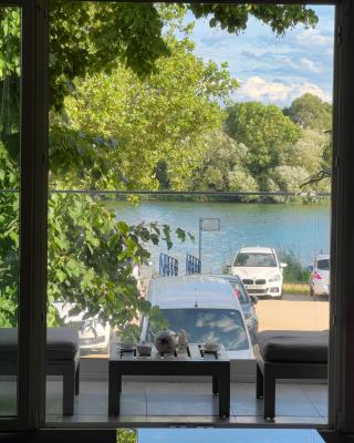 Modernes Wasserfront Wohnung, Terrasse, Parkplatz