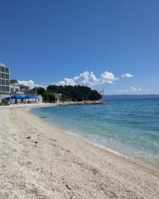 Summer Apartment , 4 rooms, sea view with jacuzzi