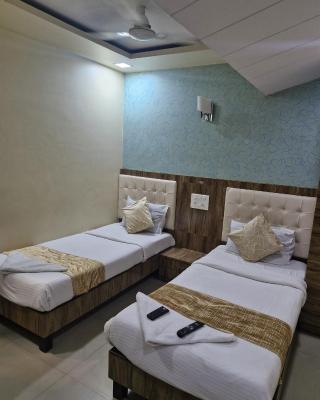 Hotel Crystal Park Near NESCO Exhibition Center