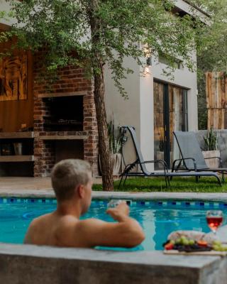 Afri Villa Stays - Luxury Bush Villa Bird