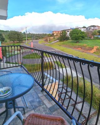 Private rooms in a house by San Jose airport and on the way to Poas volcano