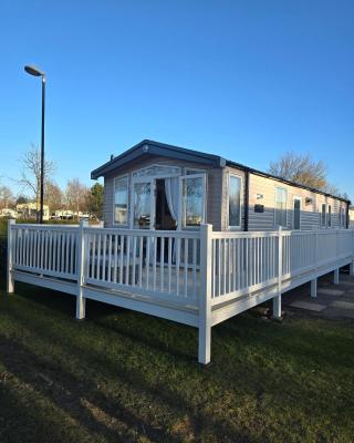 Silver 3 Bed Static Caravan With Patio