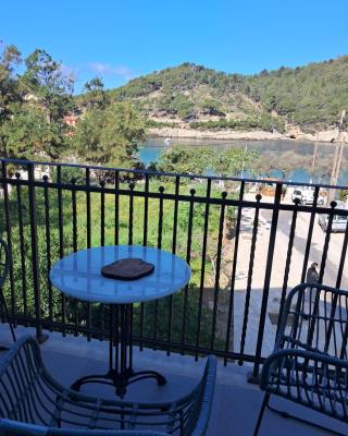 Asos Beachfront Apartment, Center village, 20m Beach - near Myrtos - Fiskardo