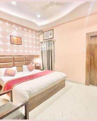HOTEL NIL GAGAN Near Shree Vishwanath Temple - Fully Air Conditioned Room-Hygiene And Spacious Room - Free Wi-Fi - A Top Rated Hotel