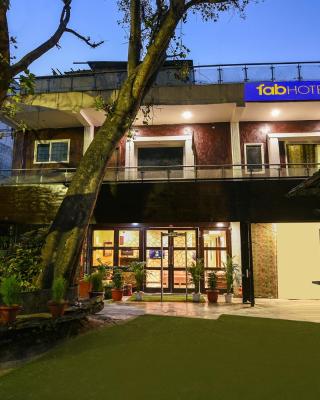 FabHotel Under Bridge - Near Nizamuddin Railway Station