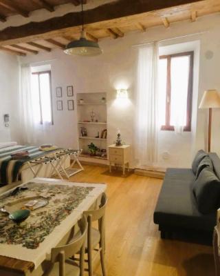 Lovely Home - Spazio per le biciclette in casa