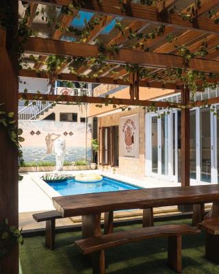 Naughty Nest Hostel Bali