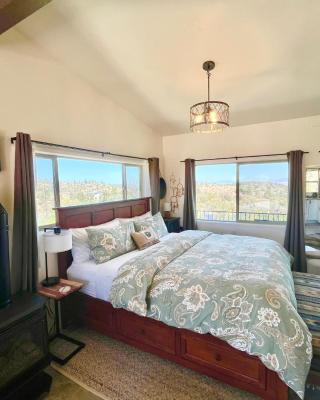 Eagles Nest Casita Luxury king memory foam bed feather pillows & duvet Amazing views, private balcony, Great location & Dog friendly
