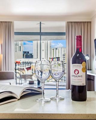 Couple's Escape on the Esplanade with Pool & Balcony