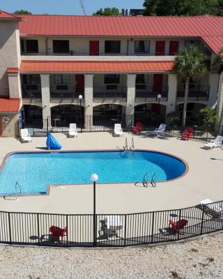 Tricove Inn & Suites