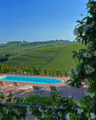 Panoramic Villa Garassino - country rooms and fine restaurant