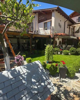 NIKI HOUSE