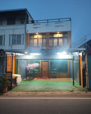 Long River 82 Homestay