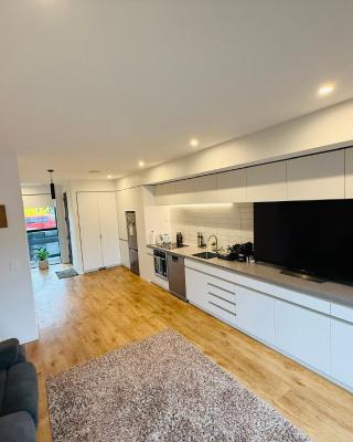 Private Room in Modern Apartment