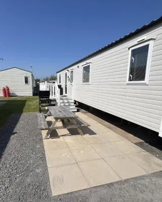 3 Bedroom Modern Caravan Sleeps up to 8
