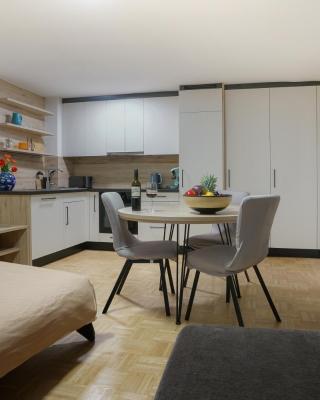 Modern Apartment, Full Kitchen, for 6