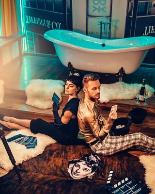 Anybody - Awarded love hotel