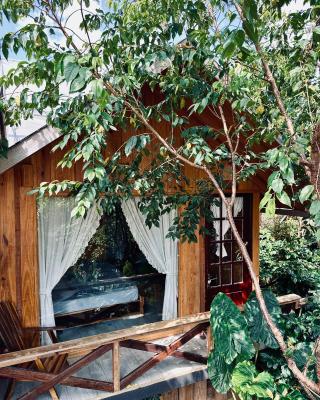 September Garden Homestay - Wooden House with Mountain view