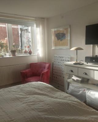 Villa Rosa, dobblebed, own kitchen, own bath and own entrance