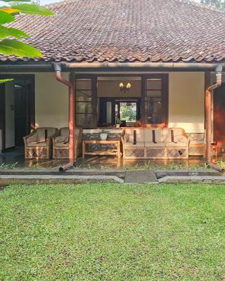 Urbanview Rumah Ebo Dago Bandung