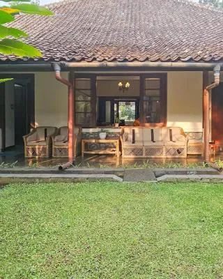 Urbanview Rumah Ebo Dago Bandung