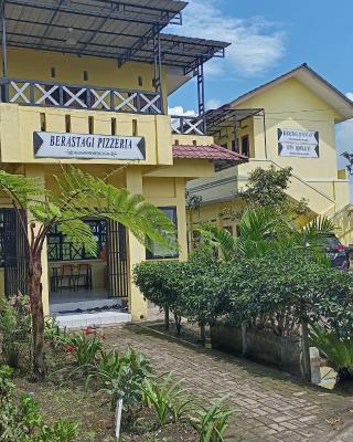 Berastagi Mountain View Homestay & Pizzeria
