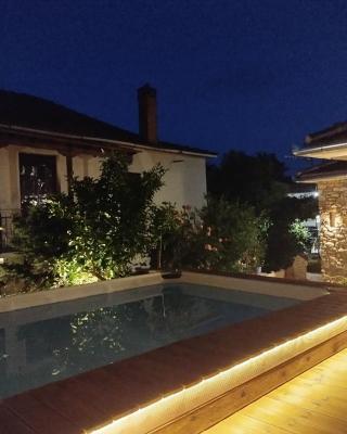 Oneiropetra Luxury House