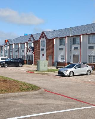 Red Roof Inn & Suites Euless - DFW Airport Southwest