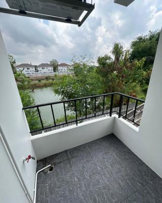 Budget Comfy rooms Suvarnabhumi Airport
