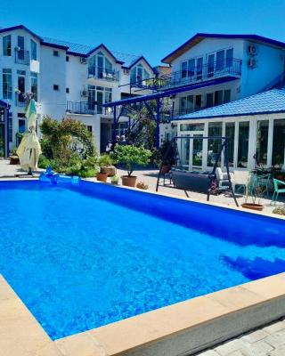Laguna Beach Club Bazaleti Lake