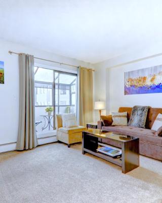 Spacious Top Floor at Stampede w Free Parking and AC