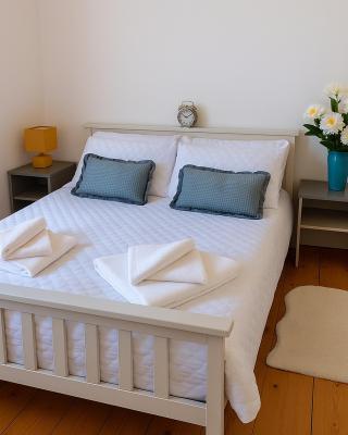 Comfy 2BR Flat - Near City Centre - Great Value Stay & Free Parking