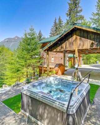 Grizzly Tower Packwood Cabin with Hot Tub!